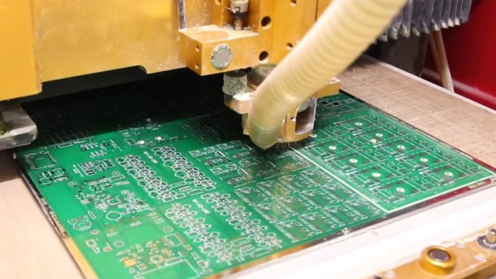 Laser soldering precision welding assists USB data cable processing